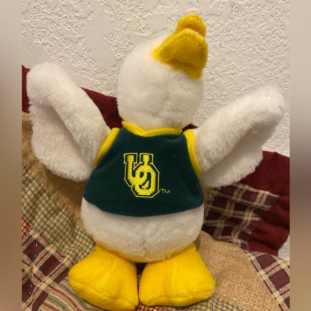 University of Oregon Vtg “Duck Mascot Plush” 8.5” Yellow/Green Vest w/Logo EUC